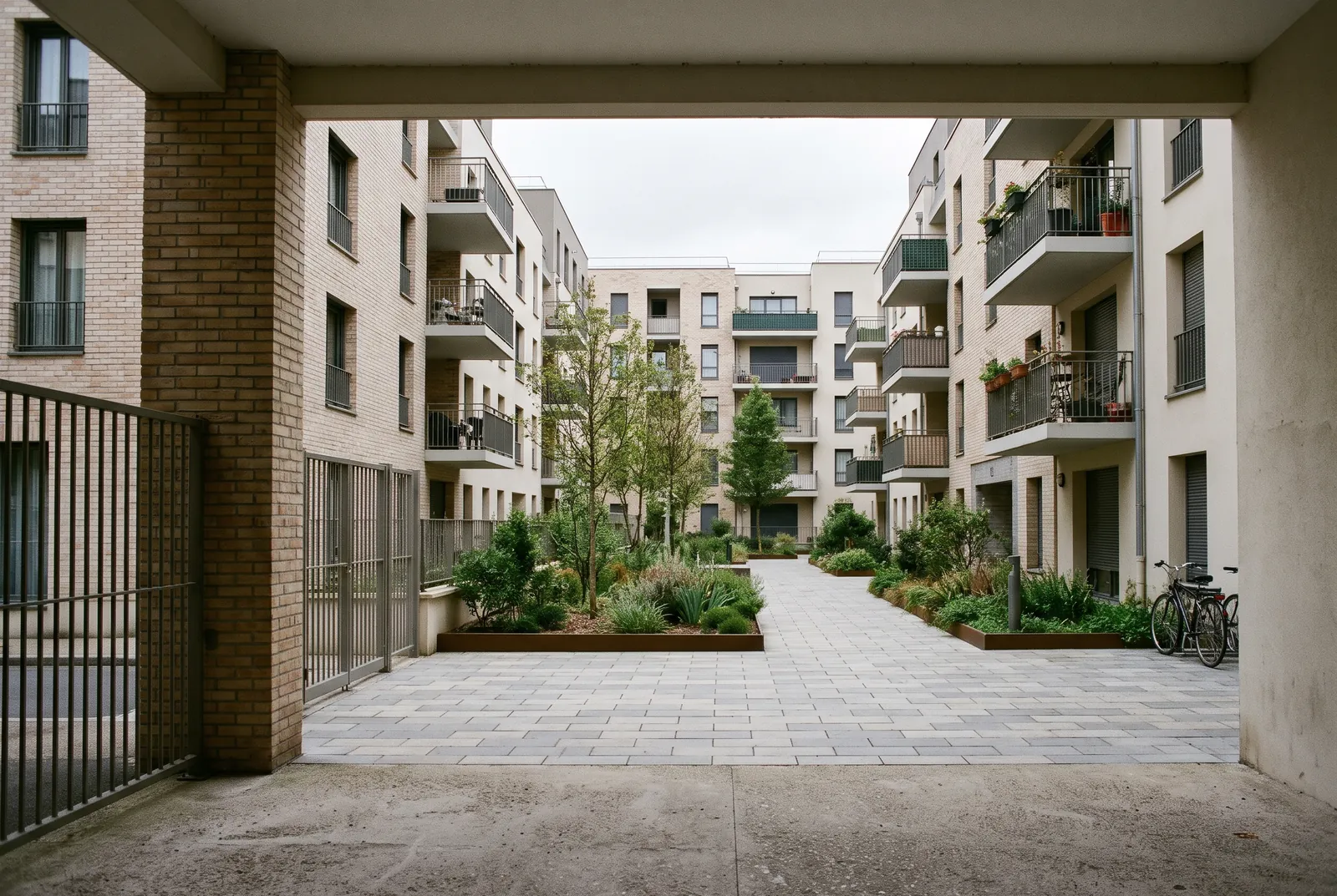 Cour intérieure d'un immeuble à Massy